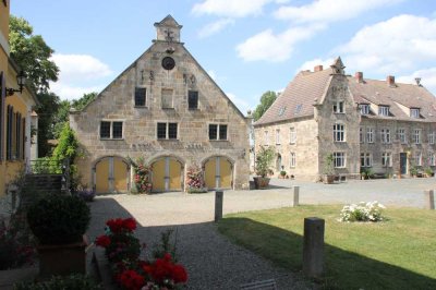 helle, geräumige Dachgeschosswohnung auf Gut Mahndorf