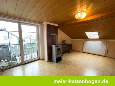 Großzügige 4-Zimmerwohnung mit Schwedenofen und Küche in Denkendorf