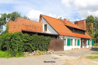 Landwirtschaftliche Hofstelle - Wohnhaus, Wirtschaftsgebäude, Ställe