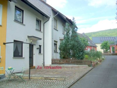 ***Schickes, bezugsfertiges Einfamilienhaus mit hochwertiger EBK, Balkon, Garten und Garage