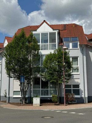 ** DACHGESCHOSS MAISONETTE MIT TOPP GRUNDRISS & 2 STELLPLÄTZEN **