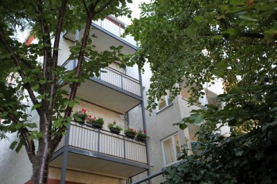 #  Schicke 2 RW mit Balkon, Parkett und großer Wohnküche #