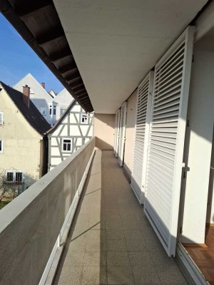 Attraktive 4-Zimmer-Wohnung mit gehobener Innenausstattung mit Balkon und EBK in Obernburg