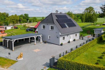 A+ Energieeffizienz, Luftwärmepumpe, Photovoltaik, Einbauküche: Modernes Einfamilienhaus Falkenberg