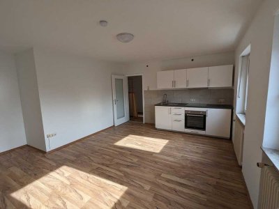 Helle, gepflegte 1-Zi.-Wohnung mit Küche/Keller in ruhiger Lage nahe City Center