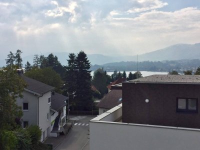 Schlagenstraße: Zentrumsnahe, exklusive 2-Zimmer-Wohnung mit großer Terrasse und schönem Fernblick