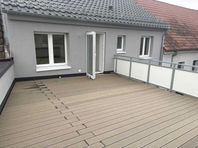 Zentrale, helle 2 Zimmerwohnung mit Dachterrasse - renoviert