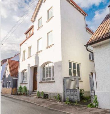 LEERSTEHENDES 2-Familienhaus mit großem Potenzial in Stuttgart - Wangen