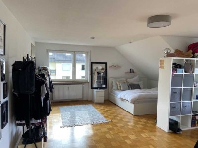 Geschmackvolle 1-Raum-Wohnung mit gehobener Innenausstattung mit Balkon und EBK