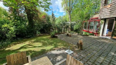 Wohnen im Grünen mit eigenem Wald-Garten, Whirlpool & Holz-Kamin