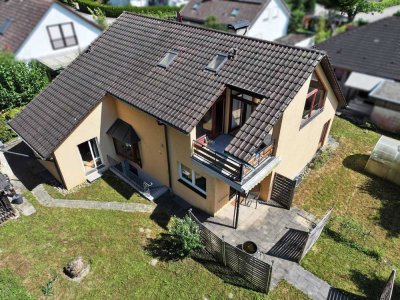 ARCHITEKTENHAUS  IN  IDYLLISCHER  ORTSRANDLAGE  NAHE  DER NATUR