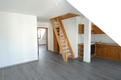 Helle, gemütliche 2 (+1) Zi. - DG-Maisonette-Whg. & PKW-Stellplatz in ruhigem Wohngebiet in Annaberg