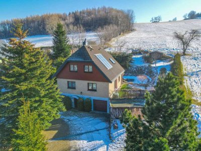 +++ Einfamilienhaus mit niedrigen Energiekosten, Kamin, Teich und 3 Garagen +++