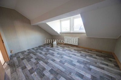 ZENTRAL! Geräumige Dachgeschosswohnung mit flexibler Raumaufteilung - 74 m² Wohnfläche.