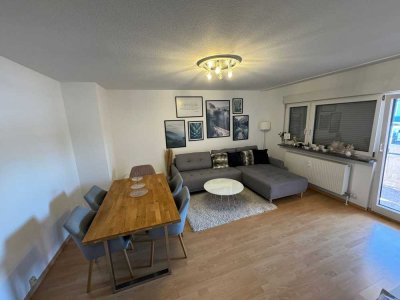 Modernisierte 3-Raum-Wohnung mit Balkon, Keller, Einbauküche und Garage in Tiefenbronn