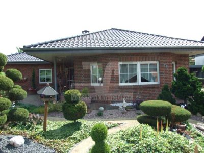 ***Gepflegter Winkel-Bungalow mit Doppelgarage und schöner Gartenanlage***