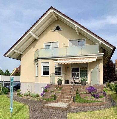 Geräumiges, freistehendes Einfamilienhaus mit Garten und Garage