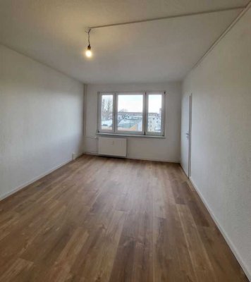 *Einfach einziehen-Tolle 4-Raumwohnung*+ Tageslichtbad + Einbauküche als Option!