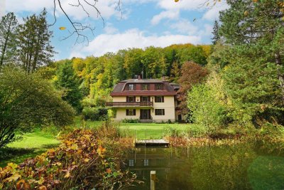 Prächtiges Landhaus mit Potenzial im Pressbaumer Zentrum - Grundstück teilbar!