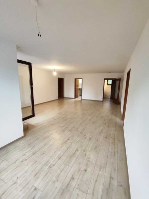 Komplett renoviert: 3-Zimmer Terrassenwhg. ca. 120 m² Wfl. inkl. Aufzug, 2x Stellplatz & 2x Keller