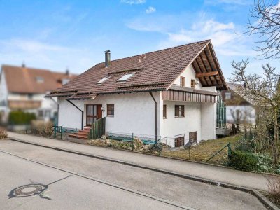 Einmaliges Wohnambiente! Großzügiges Einfamilienhaus mit Einliegerwohnung, Garten & zentraler Lage