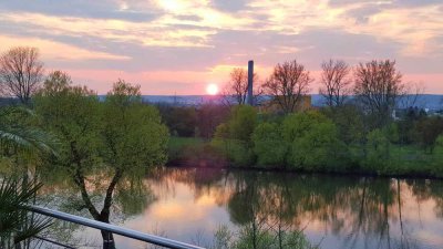 hochwertige 2-Zi Whg. mit EBK u. Balkon - Bestlage!