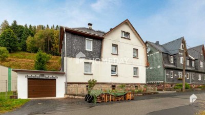 Attraktives Zweifamilienhaus mit Garten, Garage und Carport in Sonneberg