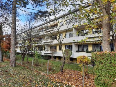 Helle, gepflegte 2-Zimmer-Hochparterre-Wohnung mit Einbauküche in Augsburg