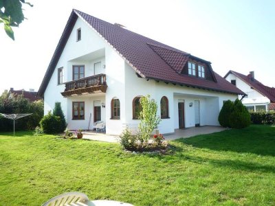 MIET-Whg., ca. 130m², EG mit Terrasse, Garten, 2 Keller u.1 Garage in guter Wohnlage!