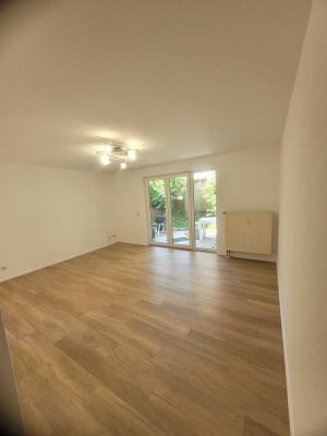 Renovierte, helle 2 Zimmer EG Wohnung 55 qm