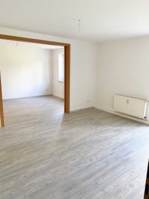 Kompakte Eleganz: Ihre renovierte 2-Zimmer-Wohnung mit offener Küche