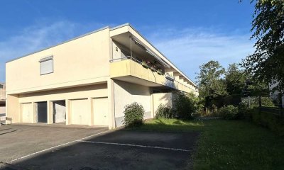 Wohnen auf zwei Ebenen mit Balkon, Garten und Garage