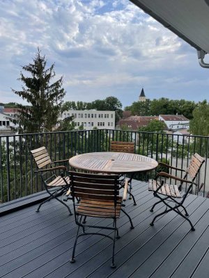 Hochwertige Dachgeschosswohnung mit Südbalkon und großer Glasfront