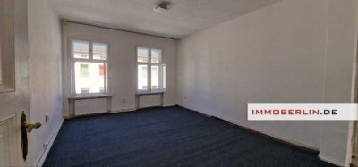 IMMOBERLIN.DE - Geräumig, hell & ruhig! Attraktive Altbauwohnung in Havelnähe