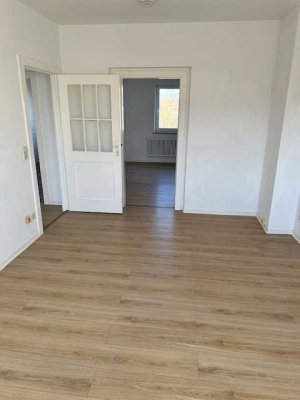 Kleine Helle 2 Zimmerwohnung ab sofort frei.