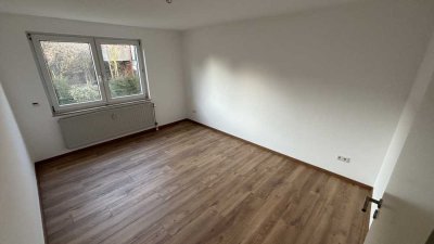 Stilvolle, vollst. renovierte 3-Zimmer-Erdgeschosswohnung mit geh. Innenausstattung mit Balkon