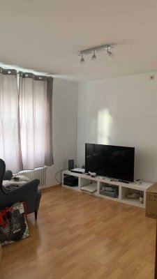 Geräumige und gepflegte 1-Zimmer-EG-Wohnung mit EBK in Reutlingen