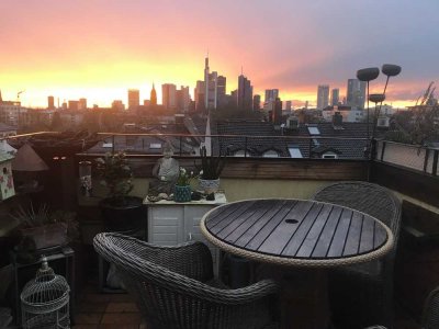 Sonnendurchflutete Dachgeschosswohnung mit Skyline-Blick