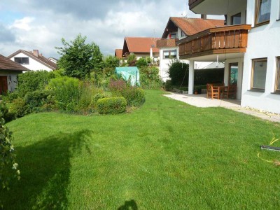 Gut ausgestattete und ruhige 3-Zimmer-Terrassenwohnung mit großem Garten und Einbauküche