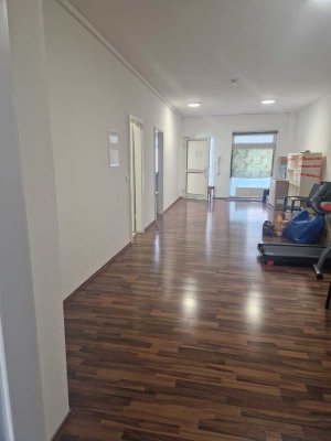 Großzügige 3 Zimmer Wohnung