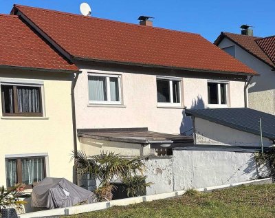 DOPPELHAUSHÄLFTE MIT GARTEN UND GARAGE IN METZINGEN