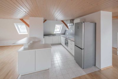 Moderne 3,5 Zimmer Eigentumswohnung mit Balkon