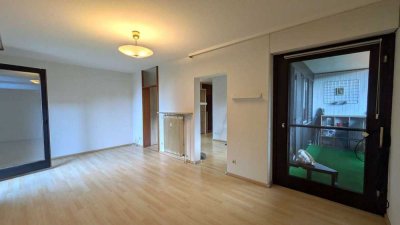 2-Zimmer Etagenwohnung, 2 Balkone, teilmöbliert, Außenstellplatz und Kellerabteil