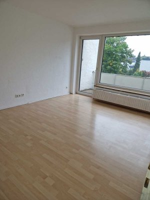 Helle 2-Zimmer-Wohnung mit Balkon in guter Lage