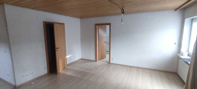 Gepflegte 3-Zimmer-Dachgeschosswohnung mit Balkon im 2-Familien Haus