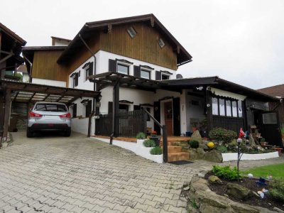 Einfamilienhaus im Landhausstil in absolut ruhiger und sonniger Stadtrandlage von Viechtach