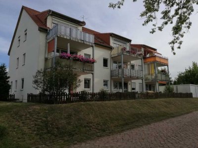 Schöne und helle 3- Zimmer Wohnung mit Terrasse und Garage in Gimritz