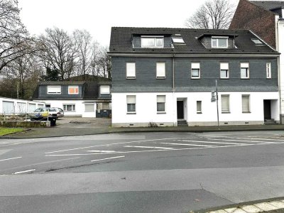 FAKTOR 13,6 -JAHRESKALTMIETE  57.276 €, WOHNANLAGE 2 HÄUSER MIT 7 WOHNUNGEN, 4 GARAGEN, 4STELLPLÄTZE