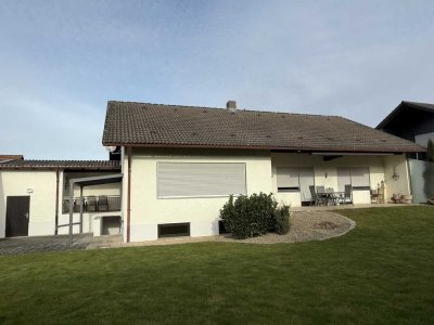 Einfamilienhaus mit 2 Garagen und Garten