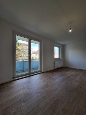 AB SOFORT - Ruhiges Wohnen in Magdeburg: 3-RW mit Balkon – Aufzug – Bad mit Wanne – PKW-STP